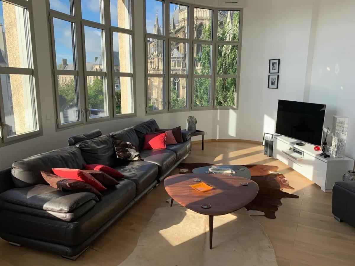 Loft Des Sacres - Vue Unique Sur La Cathedrale Apartment แร็งส์ ภายนอก รูปภาพ